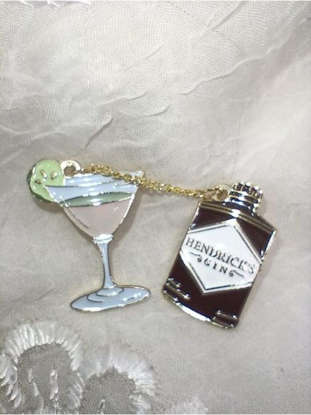 Hendricks Gin Martini Enamel Pin Set With Gold Tone Chain Cocktail & Bottle - Picture 3 of 5